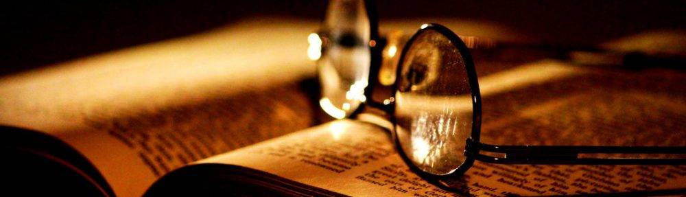 cropped-glasses_and_book_by_keanephotousa