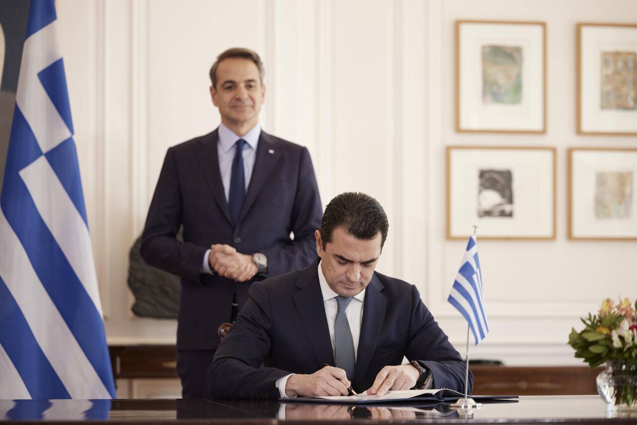 Κ. Σκρέκας_Μαξίμου_Υπογραφή Μνημονίου 3