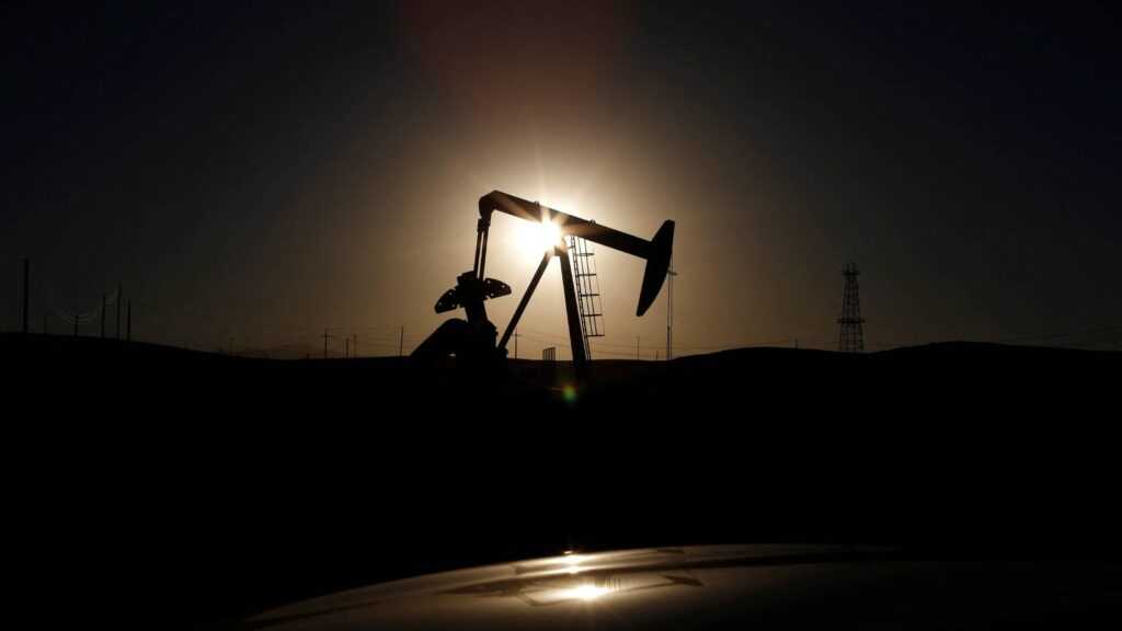 2024-10-01T110510Z_1518971155_RC2MBAAIY95O_RTRMADP_3_GLOBAL-OIL-PRICES_1