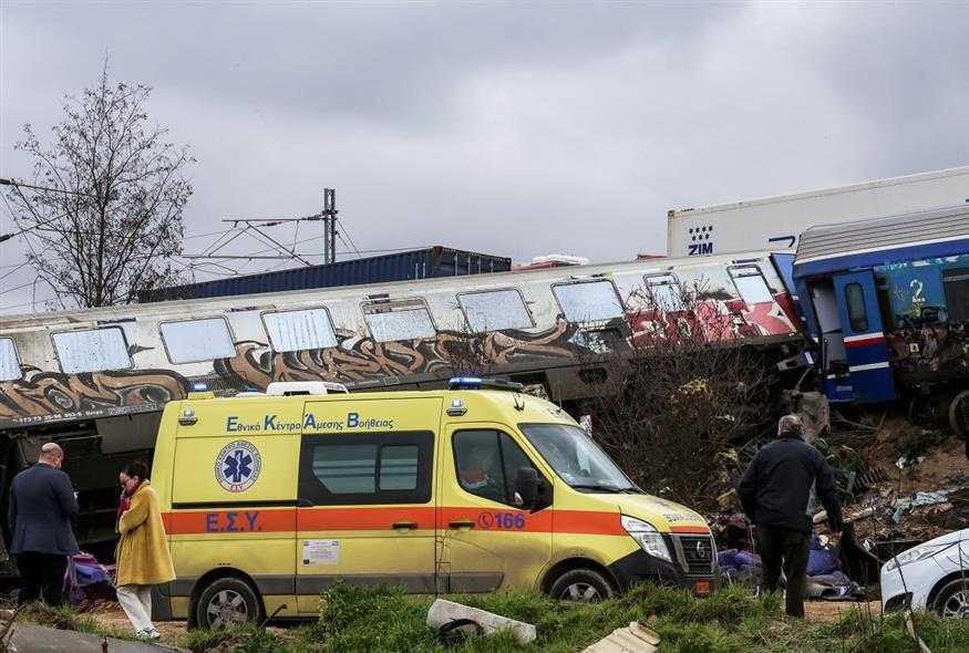 Τέμπη 2 χρόνια μετά: Διασώστες περιγράφουν τα πρώτα λεπτά μετά την τραγωδία – «Μας έφερε γλυκά κι έφυγε να κηδέψει την κόρη της»