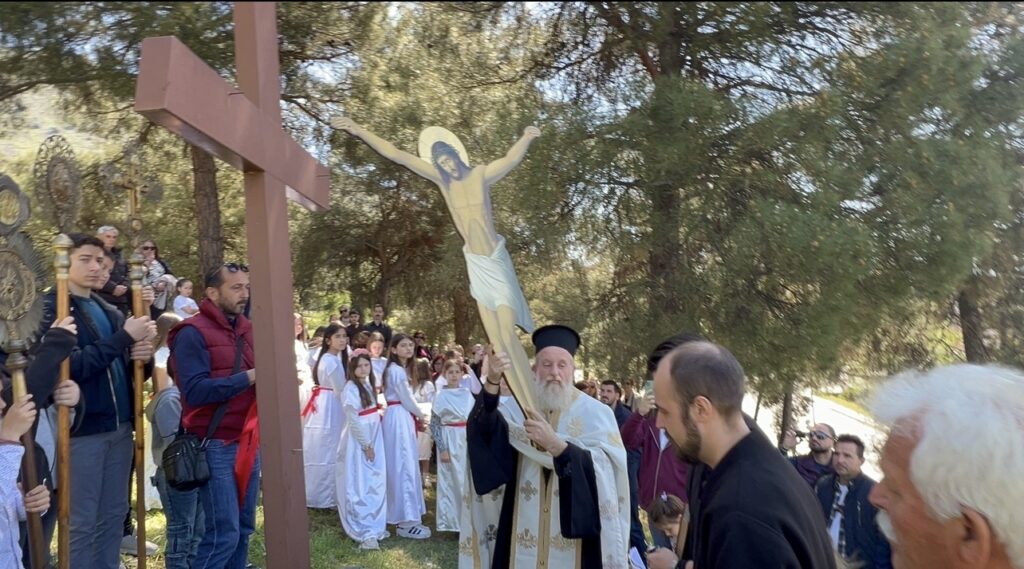 Μεγάλη Παρασκευή στη Φαρκαδόνα: Κατάνυξη στην Αποκαθήλωση στον λόφο της έδρας του ομώνυμου Δήμου