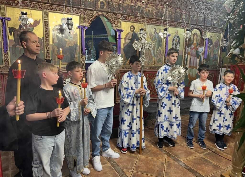 Μεγάλη Παρασκευή στην Κρήνη Τρικάλων – Συγκίνηση και κατάνυξη στην περιφορά του Επιταφίου